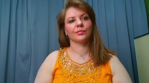 Snapshot of leona_tracie chatting on May 6, 9:09 pm Leona tracie online show from May 6, 9:09 pm