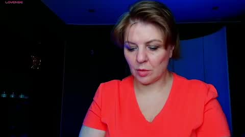 Snapshot of leona_tracie chatting on May 8, 10:59 pm Leona tracie online show from May 8, 10:59 pm