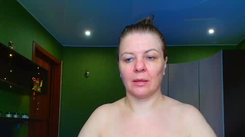 Snapshot of leona_tracie chatting on May 14, 3:35 am Leona tracie online show from May 14, 3:35 am