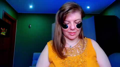 Snapshot of leona_tracie chatting on May 14, 9:10 pm Leona tracie online show from May 14, 9:10 pm
