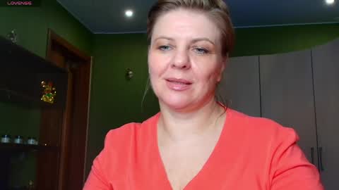 Snapshot of leona_tracie chatting on May 16, 8:33 am Leona tracie online show from May 16, 8:33 am