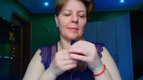 Snapshot of leona_tracie chatting on May 18, 11:43 pm Leona tracie online show from May 18, 11:43 pm