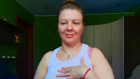 Snapshot of leona_tracie chatting on May 22, 8:21 am Leona tracie online show from May 22, 8:21 am