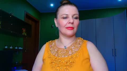 Snapshot of leona_tracie chatting on May 22, 9:42 pm Leona tracie online show from May 22, 9:42 pm
