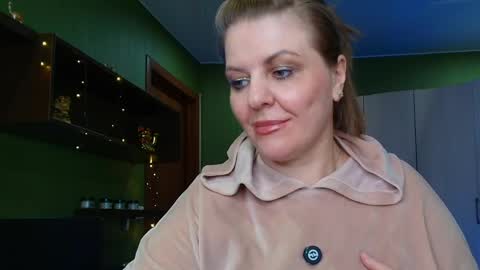 Snapshot of leona_tracie chatting on May 29, 2:42 am Leona tracie online show from May 29, 2:42 am