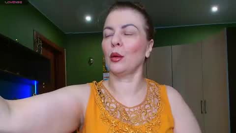 Leona tracie online show from July 10, 9:28 pm