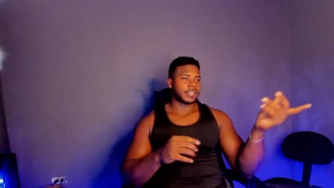 Snapshot of leonardo_jones1 chatting on April 19, 8:00 pm Leandro jones online show from April 19, 8:00 pm