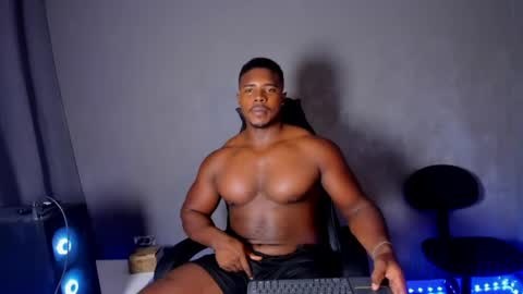 Snapshot of leonardo_jones1 chatting on April 20, 10:33 pm Leandro jones online show from April 20, 10:33 pm