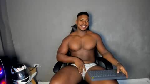 Snapshot of leonardo_jones1 chatting on April 21, 10:34 pm Leandro jones online show from April 21, 10:34 pm