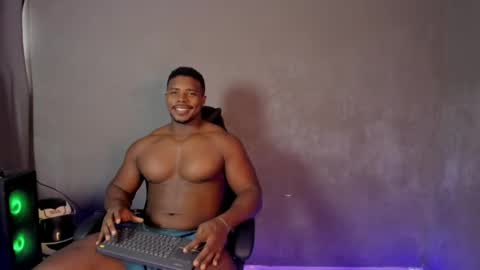 Snapshot of leonardo_jones1 chatting on April 25, 10:51 pm Leandro jones online show from April 25, 10:51 pm