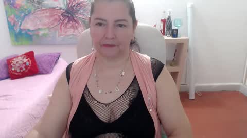 Snapshot of leonela_69 chatting on January 6, 1:31 am leonela online show from January 6, 1:31 am