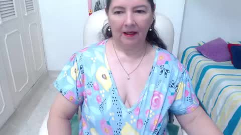 leonela   online show from May 18, 11:43 pm