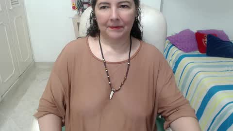 leonela   online show from May 22, 1:35 am