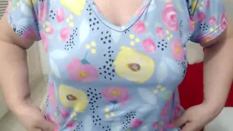 leonela   online show from June 3, 12:02 am