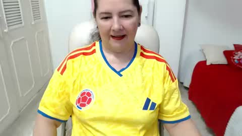 Snapshot of leonela_69 chatting on June 28, 1:55 am leonela online show from June 28, 1:55 am