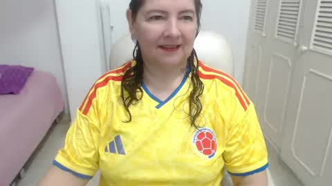 Snapshot of leonela_69 chatting on July 3, 10:05 pm leonela online show from July 3, 10:05 pm