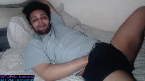 Snapshot of leonevans33 chatting on February 4, 10:04 pm LSE online show from February 4, 10:04 pm