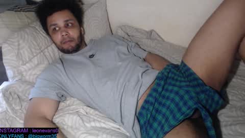 Snapshot of leonevans33 chatting on February 5, 1:38 pm LSE online show from February 5, 1:38 pm