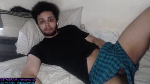 Snapshot of leonevans33 chatting on February 6, 1:03 pm LSE online show from February 6, 1:03 pm