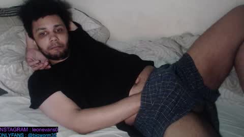 Snapshot of leonevans33 chatting on February 7, 11:25 am LSE online show from February 7, 11:25 am