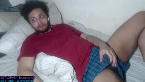 Snapshot of leonevans33 chatting on February 12, 11:11 pm LSE online show from February 12, 11:11 pm