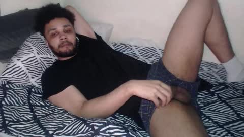 Snapshot of leonevans33 chatting on February 24, 11:47 pm LSE online show from February 24, 11:47 pm