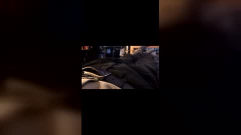 Leon online show from April 8, 7:03 pm