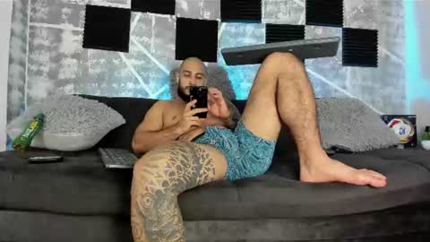 Snapshot of leonidas_k18 chatting on June 17, 3:53 am ANDRES online show from June 17, 3:53 am