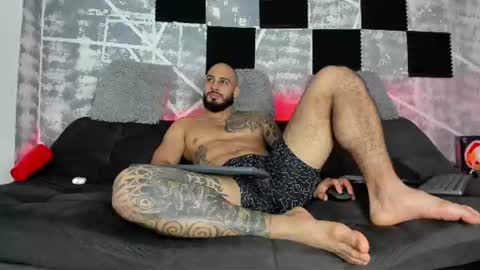 Snapshot of leonidas_k18 chatting on June 23, 7:34 pm ANDRES online show from June 23, 7:34 pm
