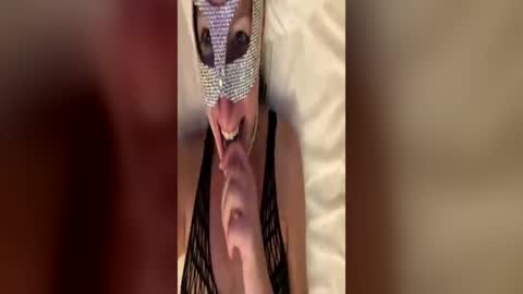 Snapshot of leonie_vancat chatting on June 27, 10:15 pm leonie_vancat online show from June 27, 10:15 pm