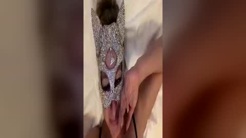 Snapshot of leonie_vancat chatting on July 5, 7:54 pm leonie_vancat online show from July 5, 7:54 pm