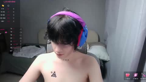 Snapshot of leonkissboy chatting on February 13, 12:23 pm leonkissboy online show from February 13, 12:23 pm