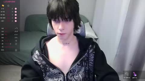 Snapshot of leonkissboy chatting on February 22, 3:21 pm leonkissboy online show from February 22, 3:21 pm