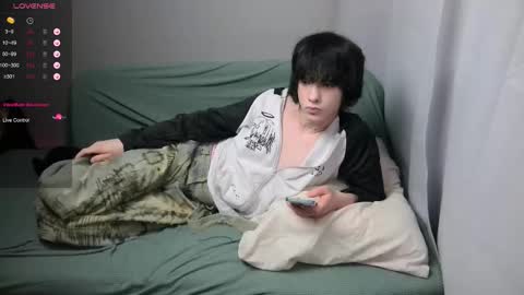 Snapshot of leonkissboy chatting on February 24, 8:01 am leonkissboy online show from February 24, 8:01 am