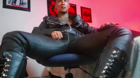 Snapshot of leonnardojaramillo chatting on January 5, 5:27 pm Lenardo jaramillo online show from January 5, 5:27 pm