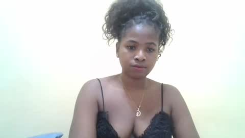 leonnetta online show from April 22, 9:27 pm