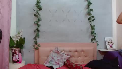 Snapshot of leonor_trump chatting on July 28, 5:01 pm leonor_trump online show from July 28, 5:01 pm