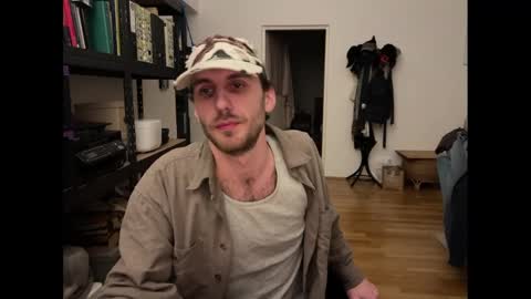 Snapshot of leonvampire chatting on February 17, 8:04 pm Leon online show from February 17, 8:04 pm