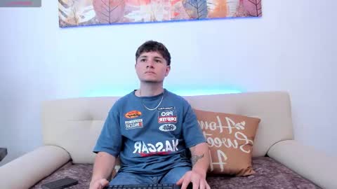 Leo  online show from October 30, 8:20 pm