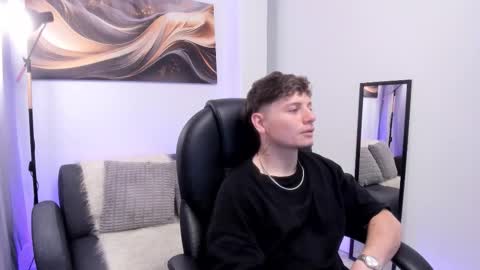 Leo  online show from December 18, 4:40 am