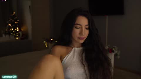 Leora online show from December 10, 4:17 pm