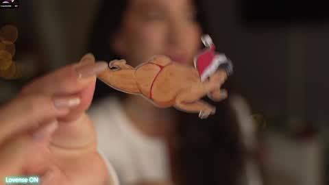 Leora online show from December 14, 4:20 pm