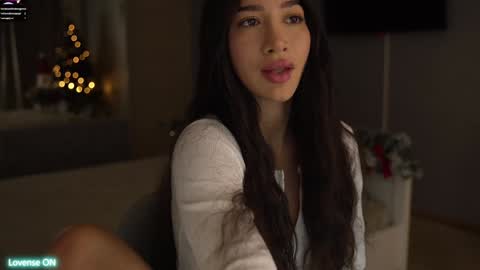 Leora online show from December 17, 4:21 pm