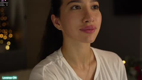 Leora online show from December 24, 7:44 pm