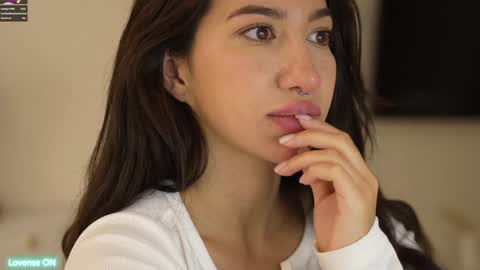 Leora online show from February 3, 6:39 pm