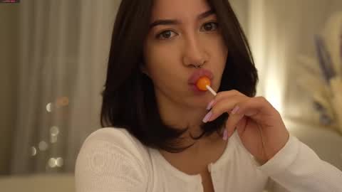 Leora online show from March 3, 4:24 pm