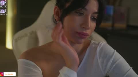 Leora online show from October 17, 5:15 pm