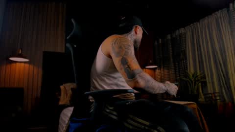 Snapshot of leosalvatore_ chatting on January 29, 4:26 am Leo Salvatore online show from January 29, 4:26 am
