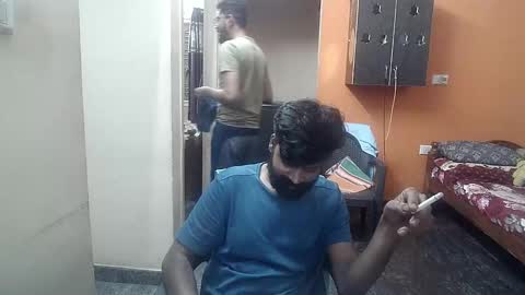 Snapshot of leosbroad chatting on December 6, 4:28 pm Leo online show from December 6, 4:28 pm