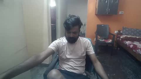 Snapshot of leosbroad chatting on December 9, 6:55 am Leo online show from December 9, 6:55 am